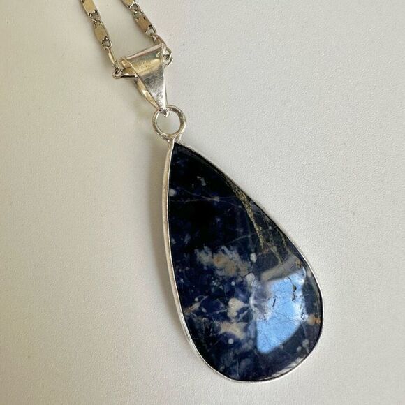 Sodalite teardrop pendant necklace - Picture 4 of 8